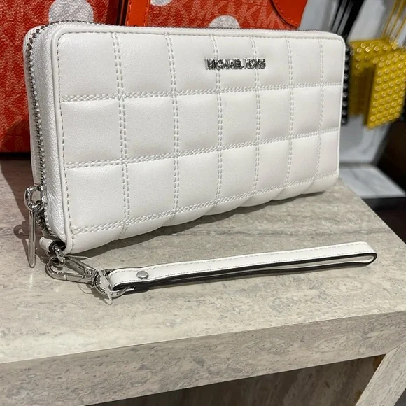 MICHAEL KORS Continental Wristlet Phone Case Wallet
Optic White
NWT - Picture 5 of 16